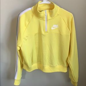Nike Cropped ZIP up v